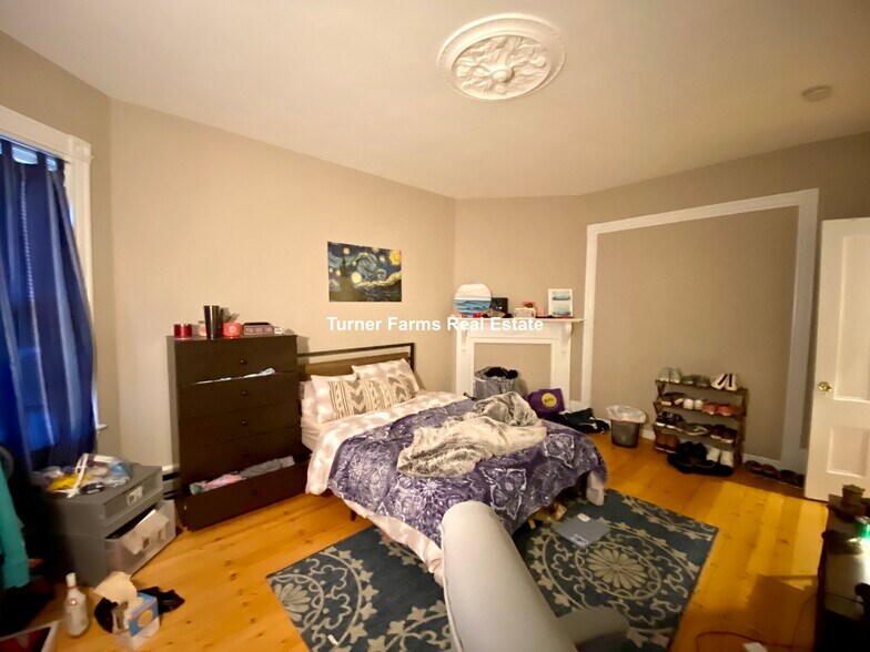 Building Photo - 13 Sachem St