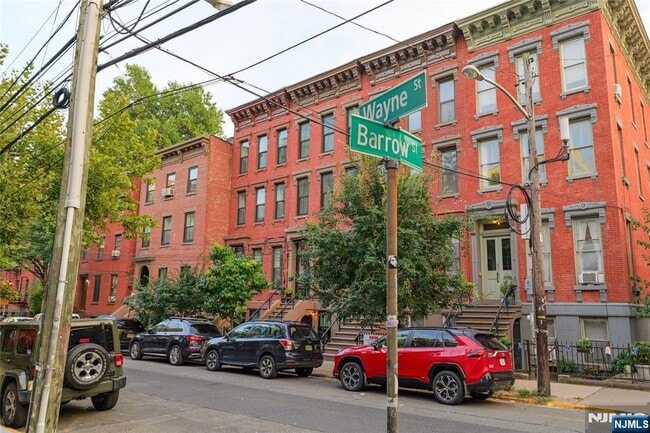 Primary Photo - 69.5 Wayne St