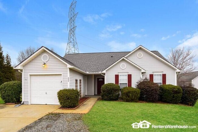 Building Photo - Nice 3 bedroom 2 bath