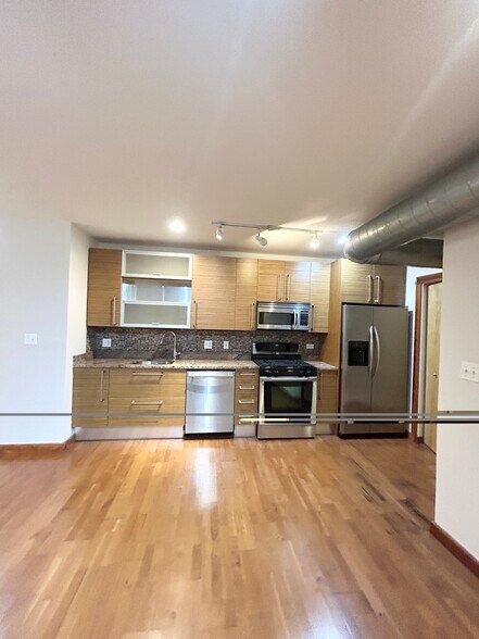 Building Photo - 5346 S Cornell Ave