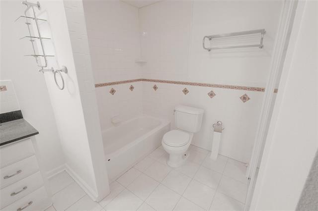 Building Photo - 3900 Dexter Ave