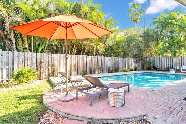 Building Photo - 3221 Seaward Dr