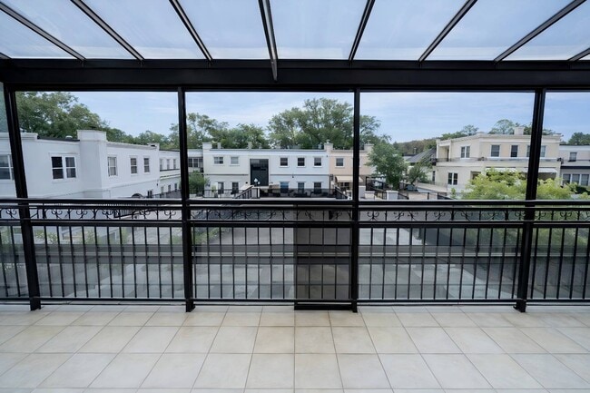 Building Photo - 108-52 63rd Dr