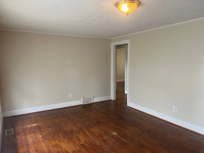 Building Photo - 1094 Jonestown Rd