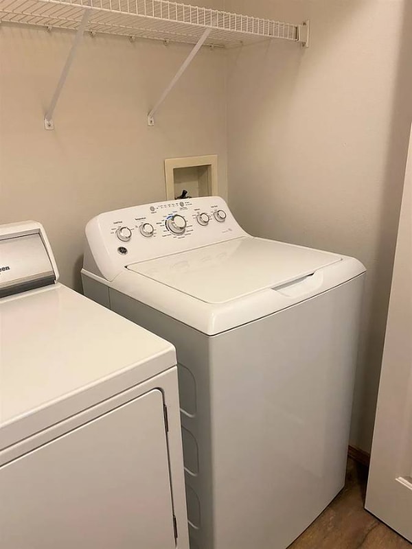 Building Photo - 1978 Greatview Dr