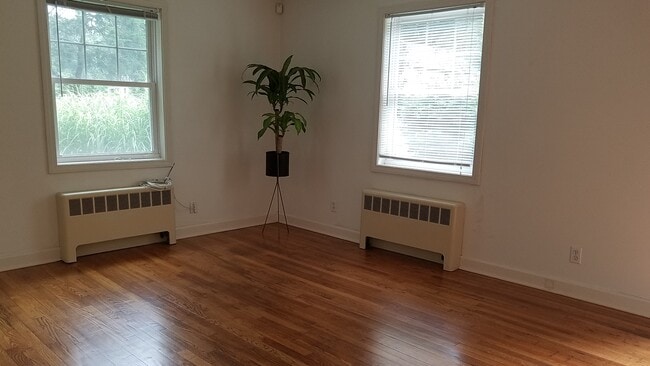 Building Photo - 68 Blatchley Ave