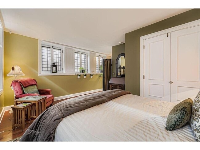 Building Photo - 2219 Pillsbury Ave