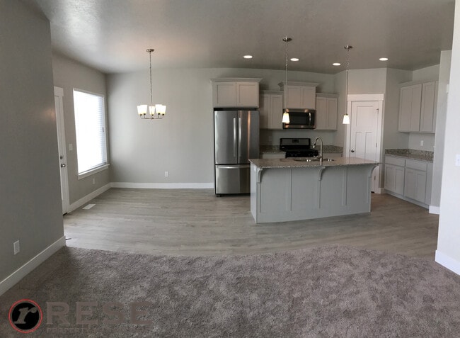 Building Photo - Beautiful Edge Townhome in Bluffdale