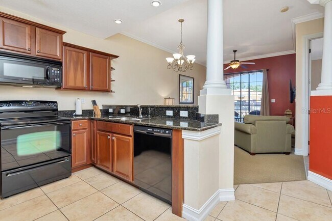 Building Photo - 13941 Clubhouse Dr