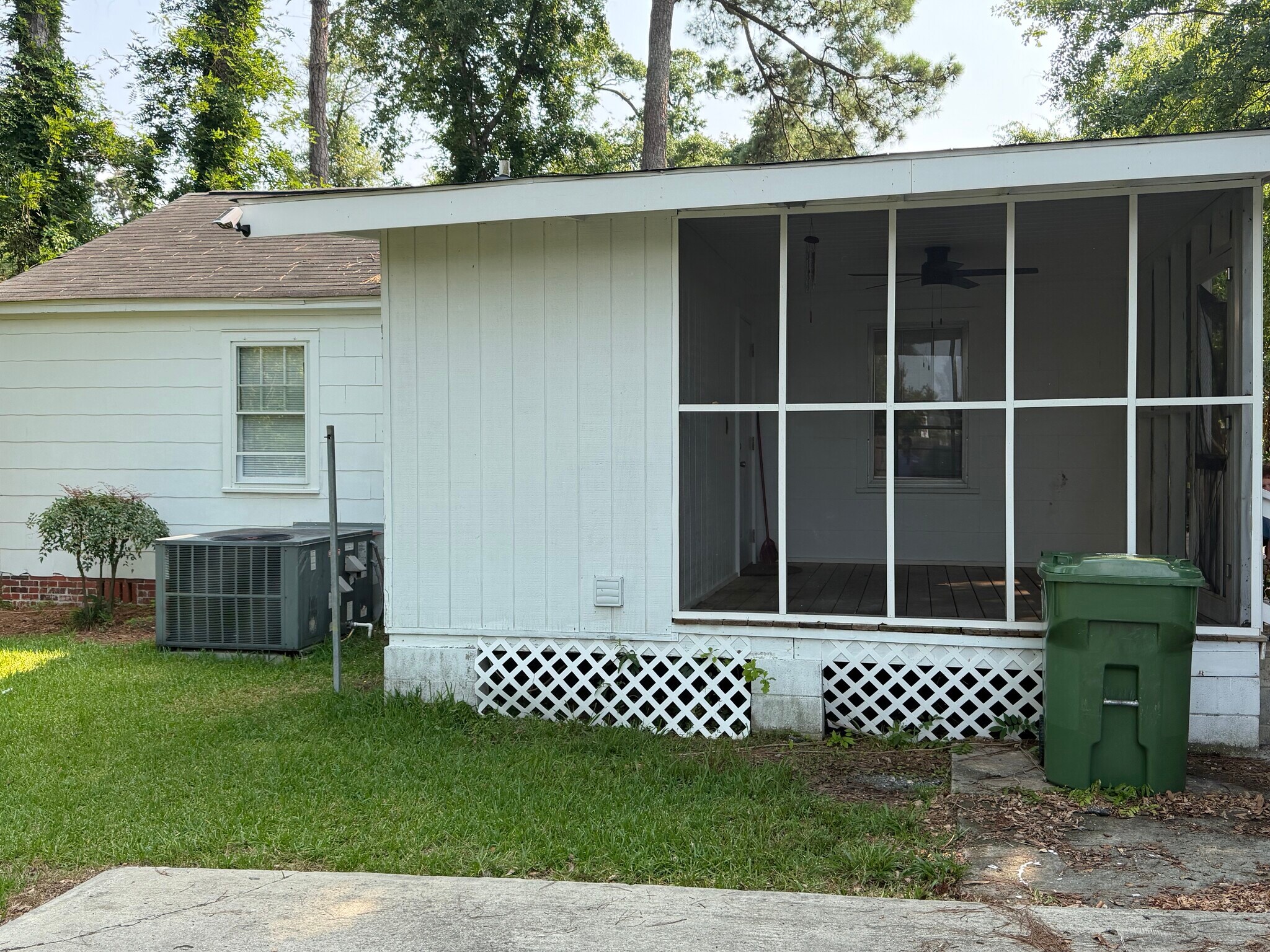 Building Photo - 1715 Cherokee Rd