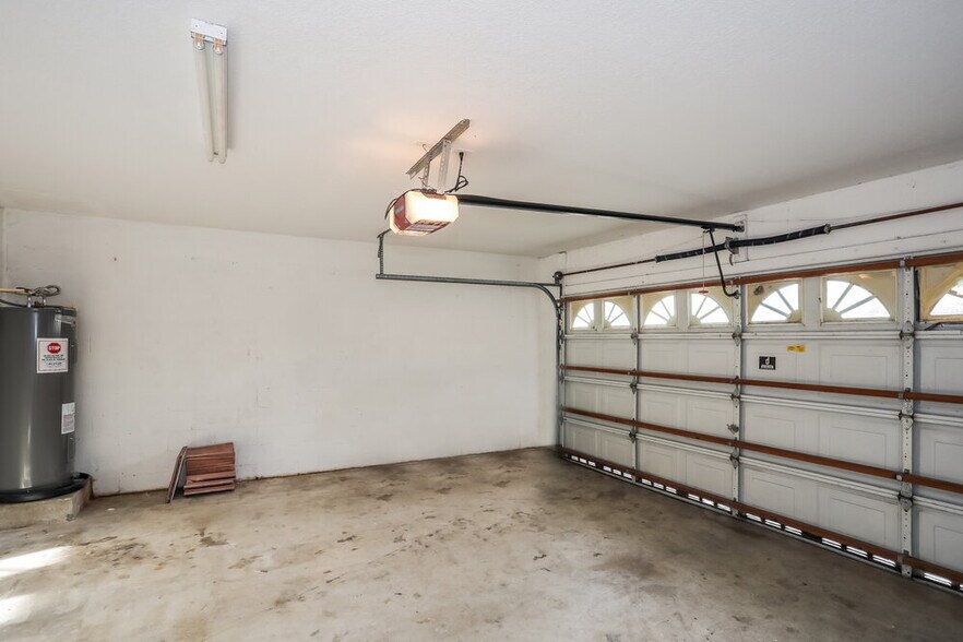 Building Photo - 4330 SW 82nd Way