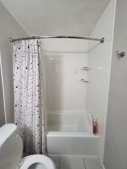 Building Photo - 4804 Thistledown Dr