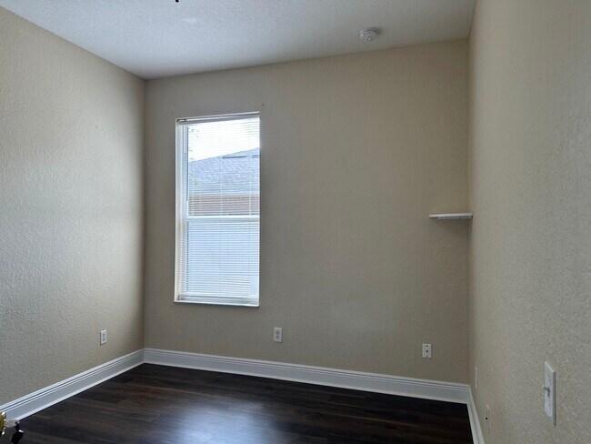 Building Photo - 2211 Pine Oaks Tr