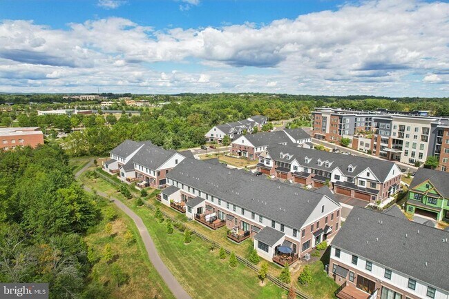 Building Photo - 45 Riverwalk