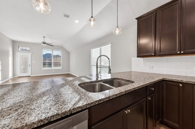 Building Photo - 151 Scenic Hills Ct