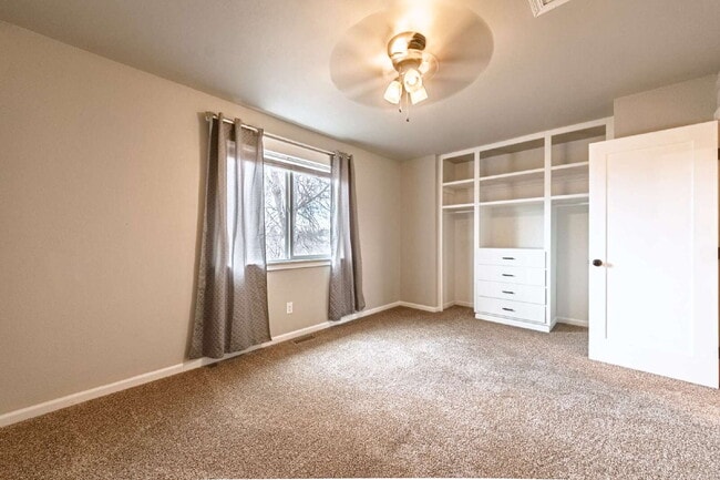 Building Photo - Beautiful Townhome with 3bedrooms and 3 bathrooms, and 1 car garage for rent.