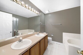 Building Photo - Elgin Two Bedroom with Loft and Two Car Garage