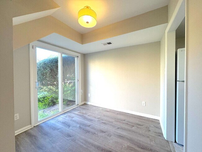 Building Photo - Charming Lorton Rental with Modern Amenities