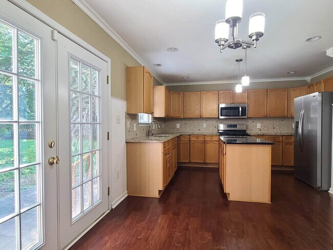 Building Photo - 5 BR, 4 BA Colonial in Lee's Hill