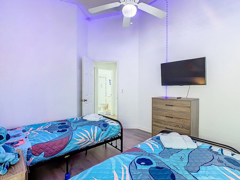 Building Photo - 2037 Morning Star Dr