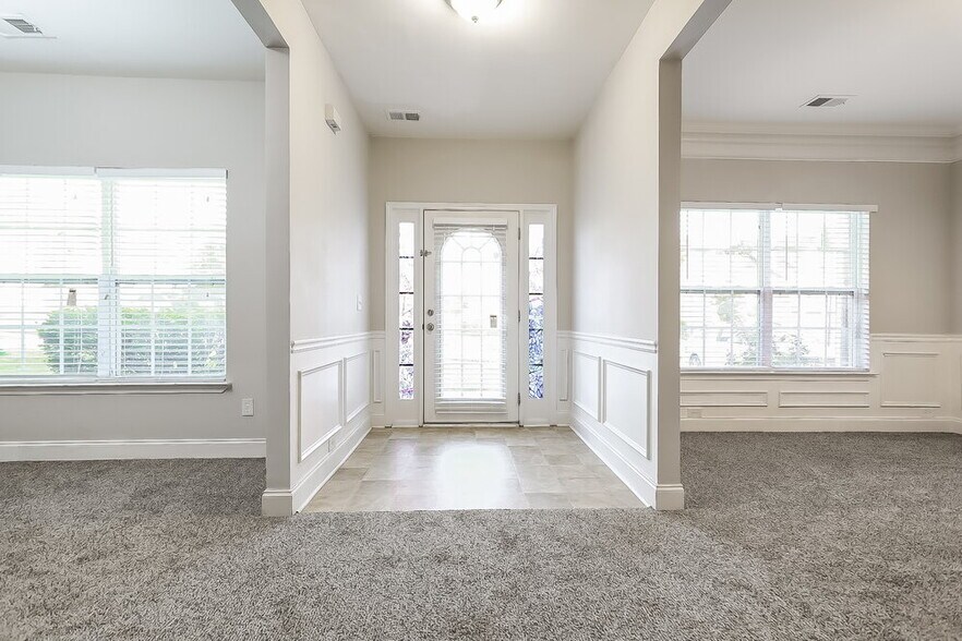 Building Photo - 1895 Logan Ridge Cir