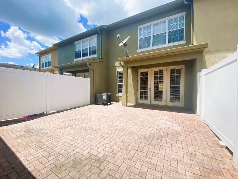 Building Photo - 12974 Vennetta Way