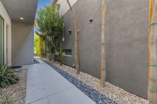 Building Photo - 350 Goleta Way
