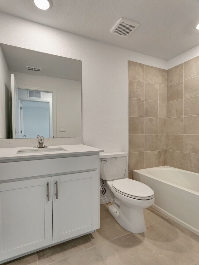 Building Photo - Brand-New 3BR/2.5BA Townhouse for Rent in Lakewood Ranch — $2,300/Month, Internet & Lawn Care Inc...