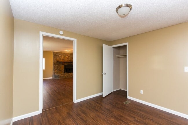 Building Photo - Charming Adamsville Home with Open Floor P...