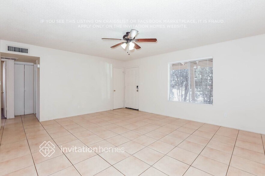 Building Photo - 1904 S Apache Dr