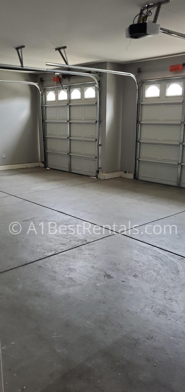 Building Photo - 2513 Guadalajara Dr