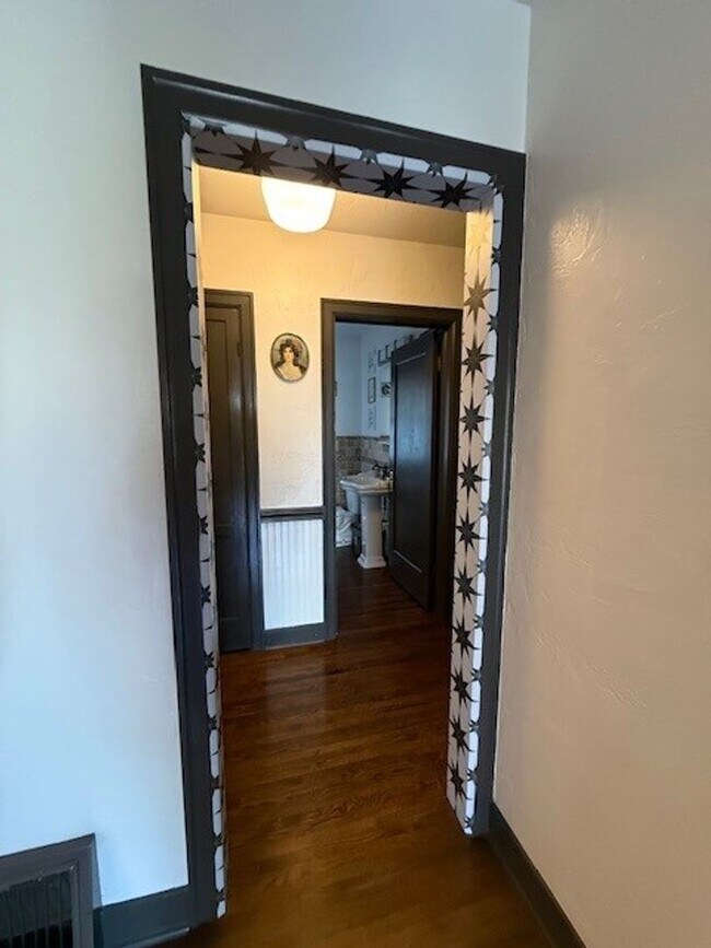 Building Photo - Beautiful 4 Bedroom Home