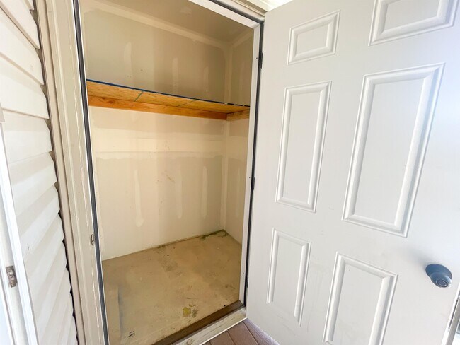 Building Photo - 8212 N Cedar Springs Rd