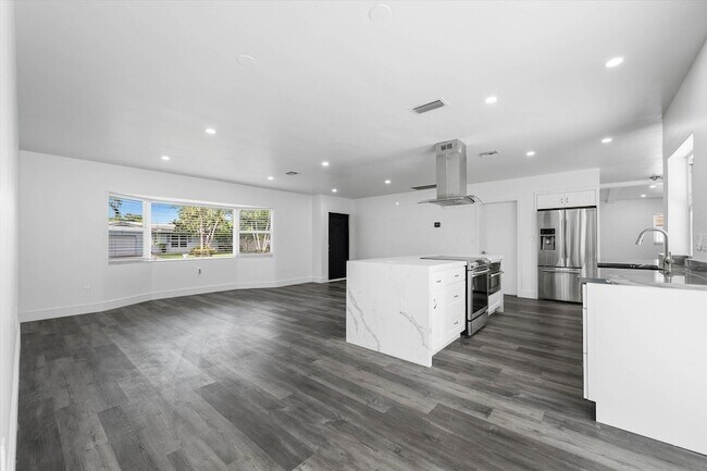 Building Photo - 1650 NW 9th St