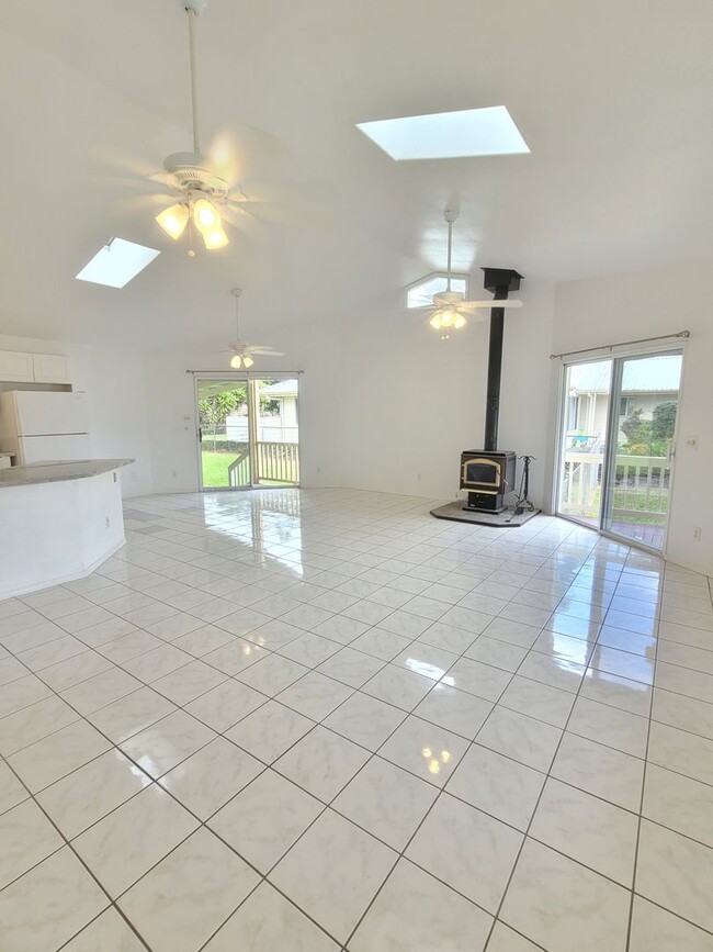 Building Photo - 3BD 2BA HOME IN HILO'S WAIAKEA HEIGHTS