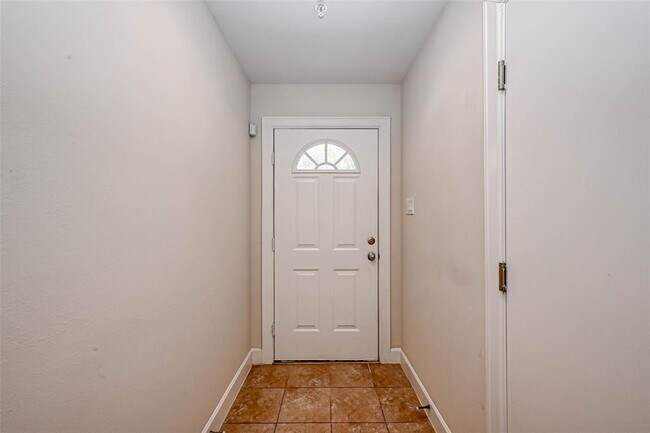 Building Photo - 2710 Hullsmith Dr