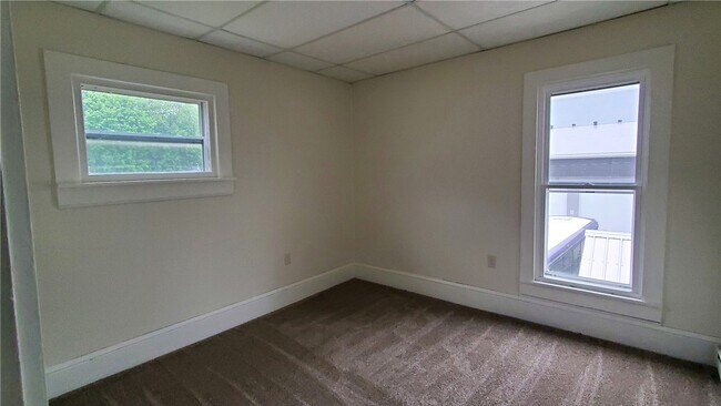 Building Photo - 154 Thacher St