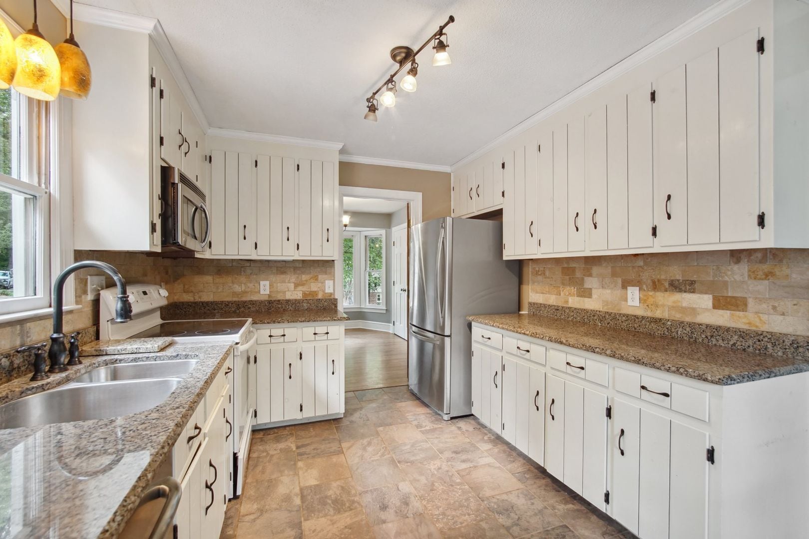 Building Photo - 7445 Deer Track Dr