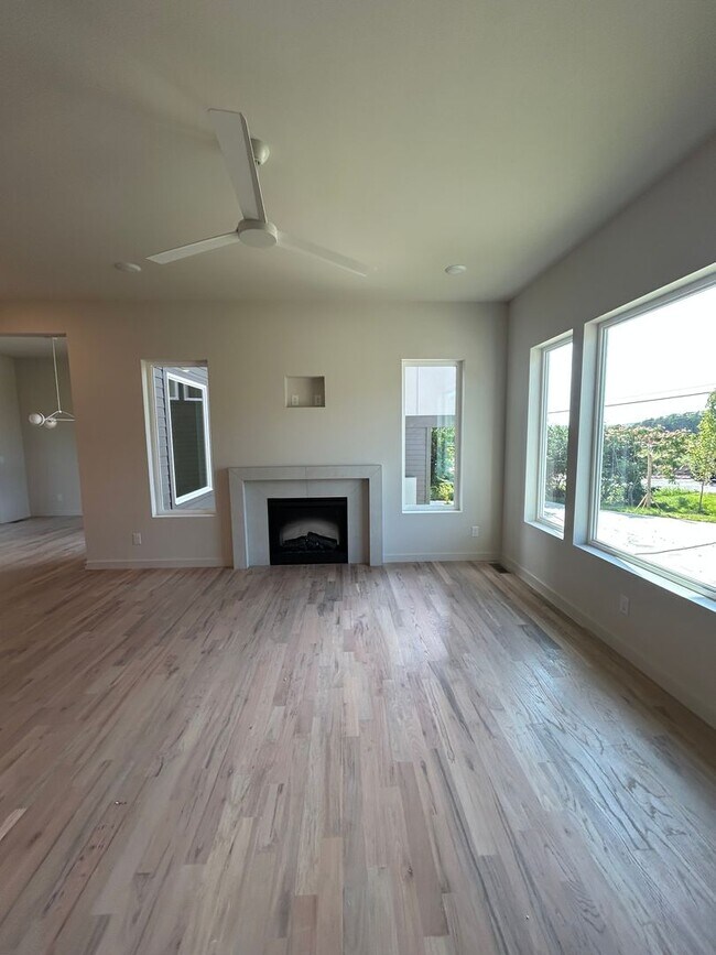 Building Photo - Amazing New Construction in North Nashville!