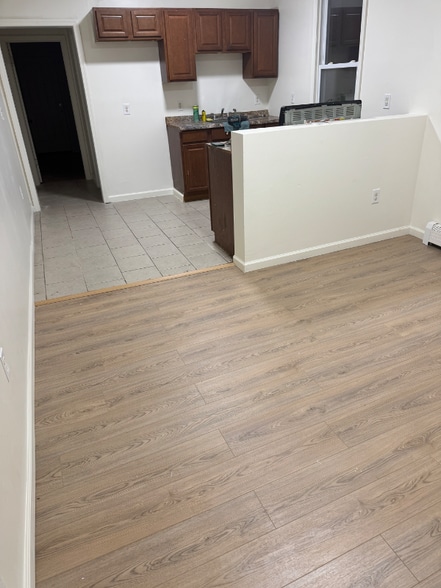 Building Photo - 587 Grove St