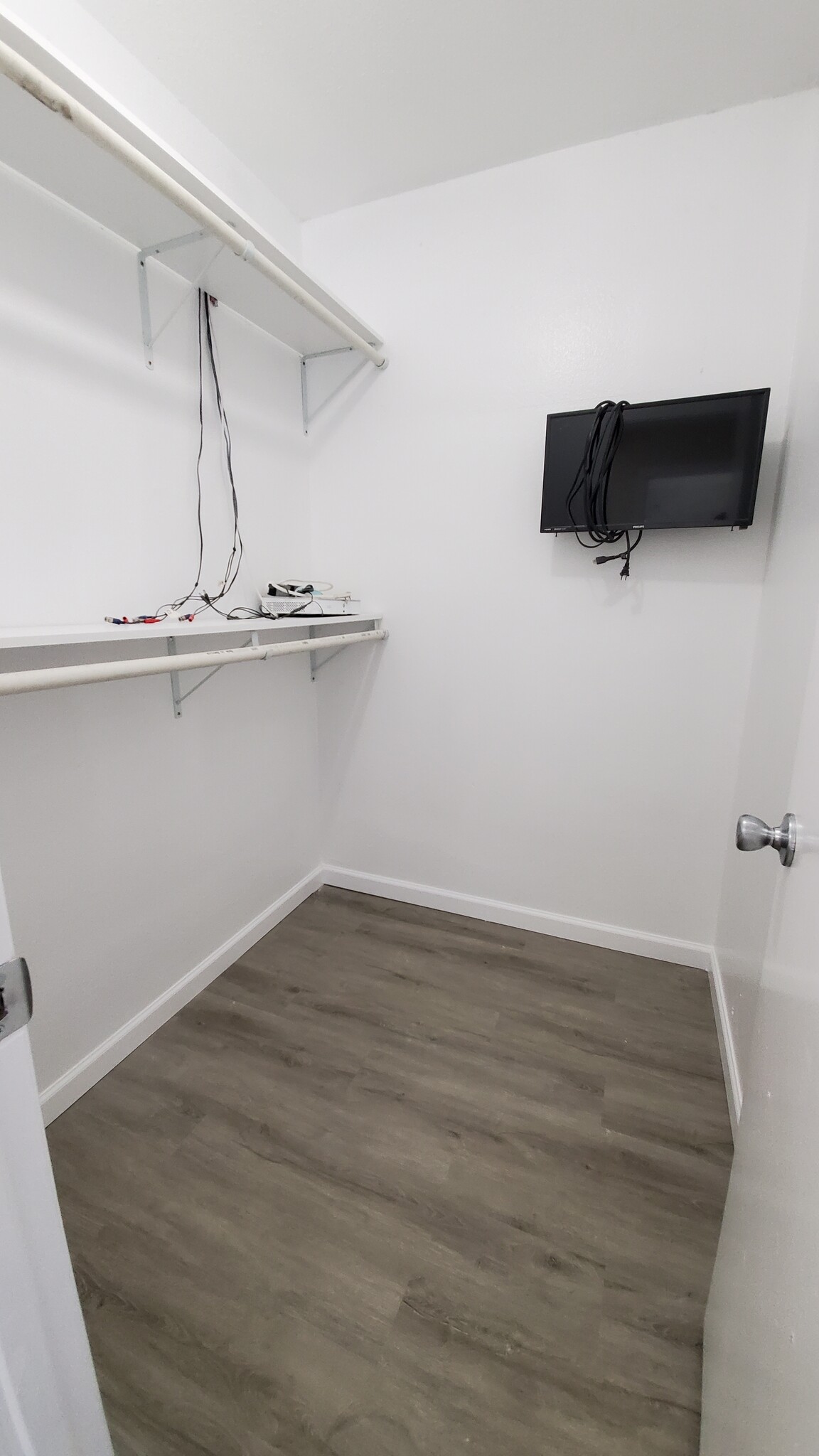 Building Photo - 2042 Magill St