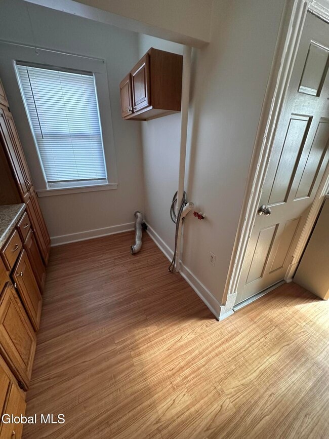 Building Photo - 425 6th Ave