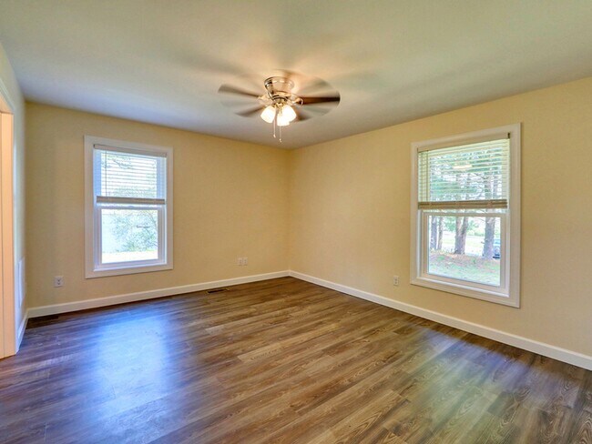 Building Photo - Great Views in Milton! 3-bedroom, 2.5 bath...