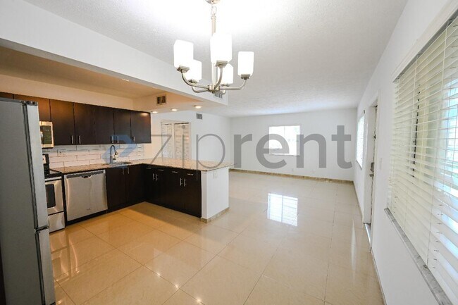 Building Photo - 1250 Miami Rd