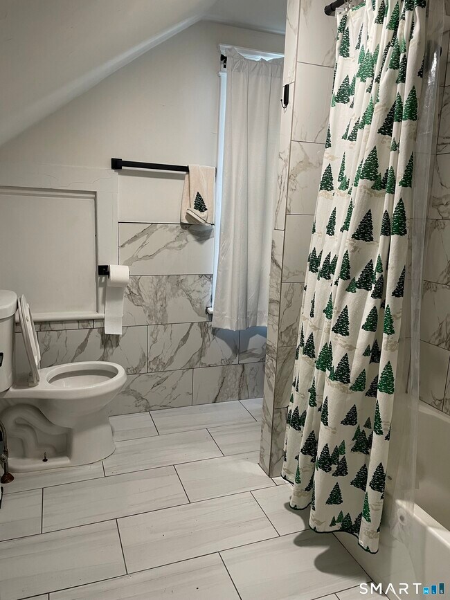 Building Photo - 13-15-15 Crescent St