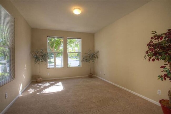 Building Photo - Beautiful Home in Natomas Park