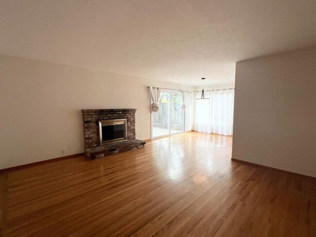 Building Photo - 519 Drucilla Dr