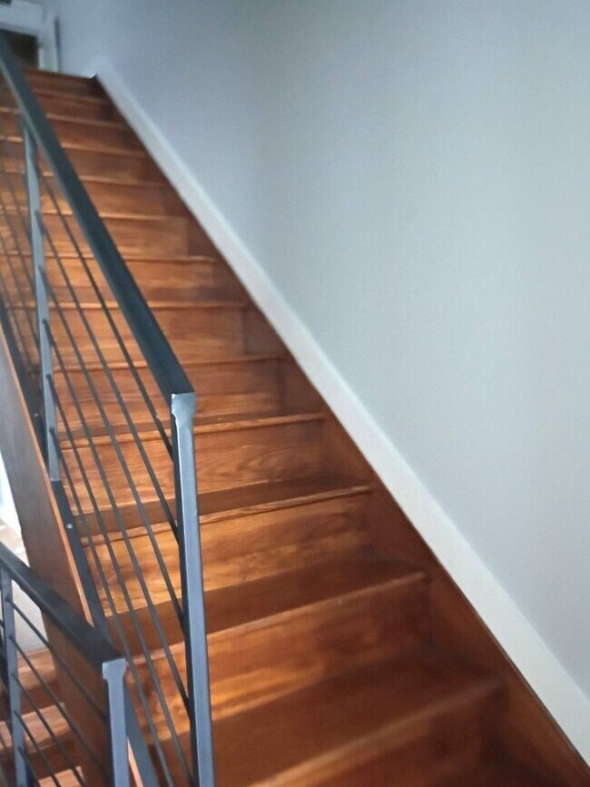 Building Photo - Stunning 4-Bedroom Townhome in Grays Ferry! Available NOW!