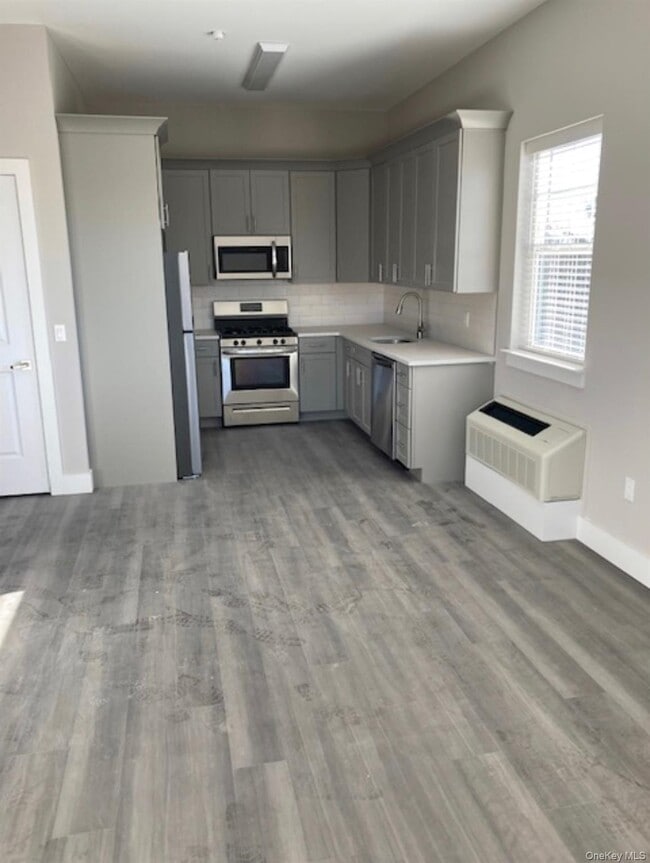 Building Photo - 116 Waverly Ave