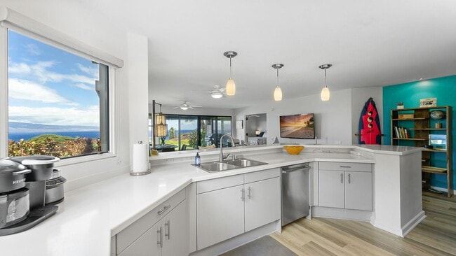 Building Photo - Renovated Two Bedroom/Two Bathroom at The Masters!